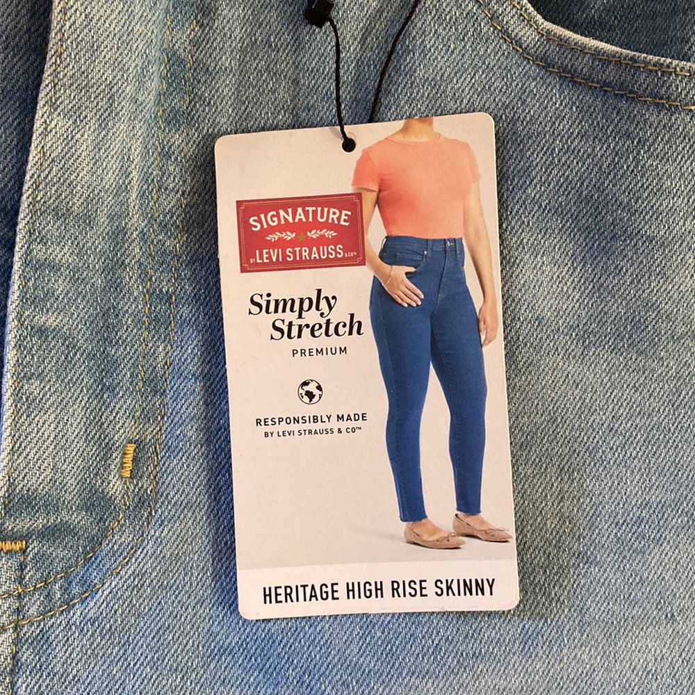 Levi High Rise Skinny - Picture 2 of 5